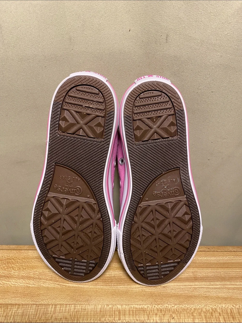 Converse All Star Low Top Pink lavender Canvas Sneakers Youth size 1